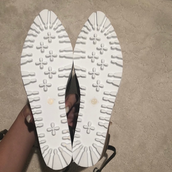 Heel - Picture 2 of 5